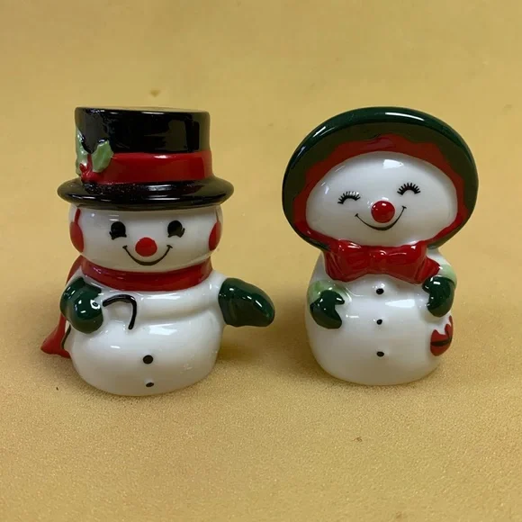Snow-Couple Salt & Pepper Shakers - Picture 1 of 10